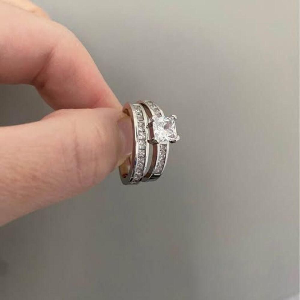 New 18k white gold filled with simulated diamonds wedding ring set